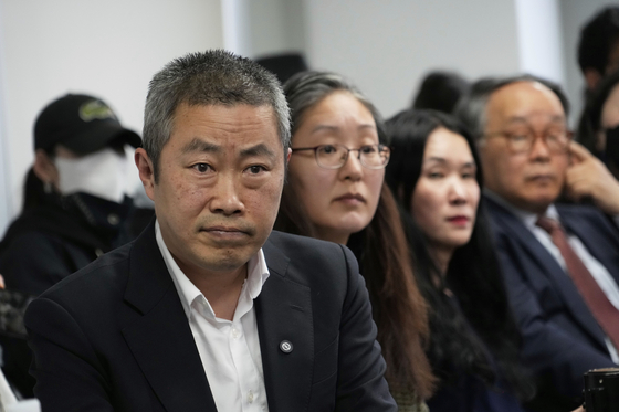 Peter Moller, left, and Han Boon-young, second from left, co-founders of the Danish Korea Rights Group, and adoptee Yooree Kim, second from right, attend a news conference at the Truth and Reconciliation Commission in central Seoul on March 26. [AP/YONHAP]