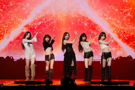 Le Sserafim performs during its first world tour ″Easy Crazy Hot″ at the Inspire Arena in Incheon on April 20. [SOURCE MUSIC]