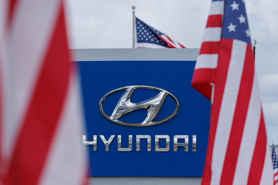 American flags flutter outside a Hyundai automobile dealership in Irvine, California on March 27. [REUTERS/YONHAP]