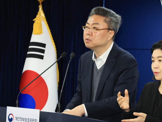 Nam Seok, director general of the Investigation and Mediation Bureau at the Personal Information Protection Commission, announces the results of a preliminary inspection into Deepseek during a briefing at Government Complex Seoul in Jongno District, central Seoul, on April 24. [YONHAP] 