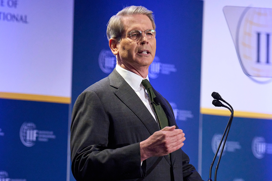 U.S. Treasury Secretary Scott Bessent speaks at the Institute of International Finance Global Outlook Forum at the Willard Hotel in Washington on April 23. [AP/YONHAP]