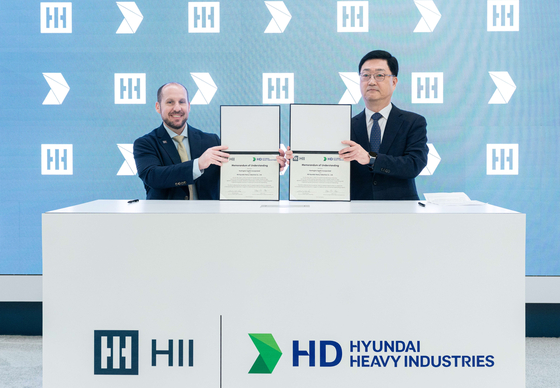 Joo Won-ho, head of the naval & special ship business unit at HD Hyundai Heavy Industries, right, and Brian Blanchette, president of Ingalls Shipbuilding, are pictured after HD Hyundai and Huntington Ingalls sign a memorandum of understanding on April 7 to collaborate on improving shipbuilding productivity and advancing shipbuilding technology. [HYUNDAI] 