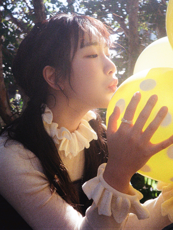 A concept photo of Dalchong of one-person indie band Cheeze for her second full-length album “It just happened,” released on April 24. [MOODMINGLE]