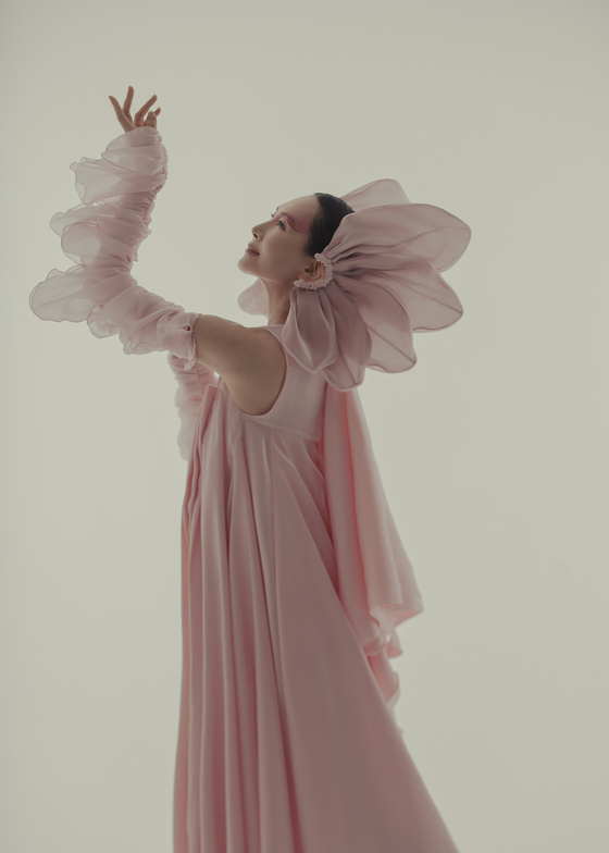 Actor Chae Si-ra is set to make her debut as a dancer in the traditional performance play “Pure Heart” at the National Jeongdong Theater of Korea in Jung District, central Seoul, in May. [NATIONAL JEONGDONG THEATER OF KOREA]