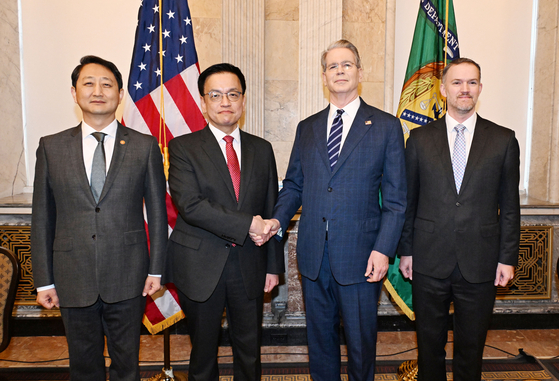 Finance Minister and Deputy Prime Minister Choi Sang-mok, second from left, Minister of Trade, Industry and Energy Ahn Duk-geun, left, U.S. Treasury Secretary Scott Bessent, second from right, and U.S. Trade Rep. Jamieson Greer pose for a photo prior to their trade talks in Washington on April 24. [NEWS1]