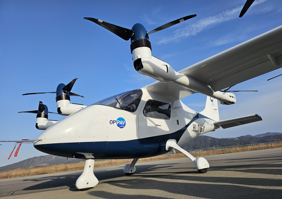 An OPPAV, a domestically developed aircraft, conducts a test flight at the urban air mobility (UAM) demonstration site at the Korea Aerospace Research Institute’s aviation center in Goheung, South Jeolla, on March 28, 2024. [YONHAP] 