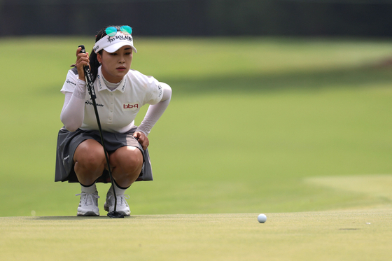 Yoon Ina lines up a putt on the 13th green during the second round of the Chevron Championship at The Club at Carlton Woods in The Woodlands, Texas on April 25. [AFP/YONHAP]