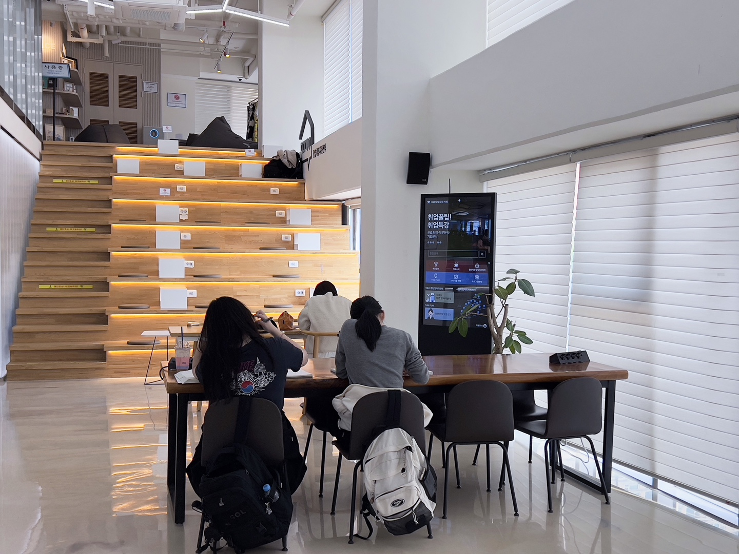Mapo Naroo's study lounge, the Plus+ Zone, is pictured on April 26 [LEE TAE-HEE] 