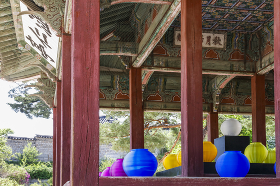 Pieces from the art exhibition titled ″Embracing: Palace Atmospheres″ are on display at Changgyeong Palace in Jongno District, central Seoul, as part of the 2025 Spring K-Royal Culture Festival. [KOREA HERITAGE AGENCY]