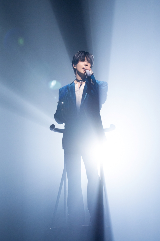 Taemin performs for the finale of his ″Ephemeral Gaze″ world tour in KSPO Dome in Songpa District, southern Seoul, on April 26. [BIG PLANET MADE]