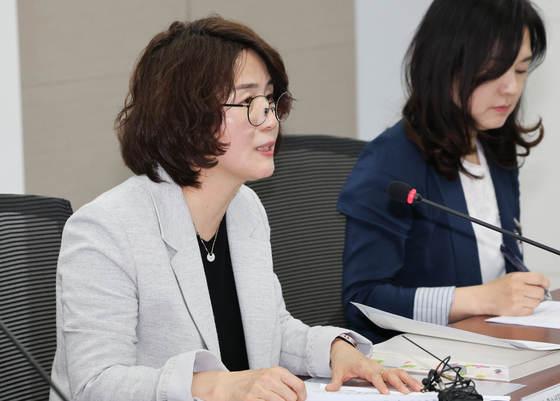 Kim Young-ok, director of the Youth Self-Reliance Support Division of the Ministry of Gender Equality and Family, speaks during a briefing announcing the main results of a survey on the living conditions of beneficiaries of crisis youth support organizations at the government complex in Jongno District, central Seoul, on April 29. [NEWS1]