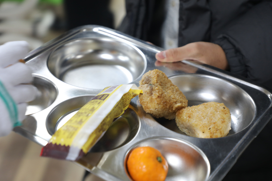 Students receive lunch at a school cafeteria in Jeju on Dec. 5, 2024. [NEWS1]