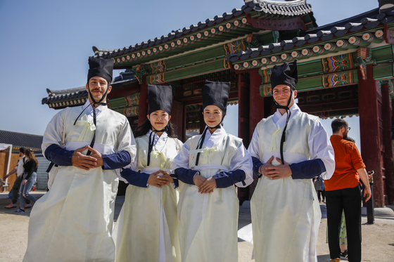 Locals and foreigners participate in the 2025 Spring K-Royal Culture Festival's ″A Time Travel, Sejong: Royal Palace Daily Life″ at the Gyeongbok Palace in Jongno District, central Seoul, on April 26, 2025. [KOREA HERITAGE AGENCY]