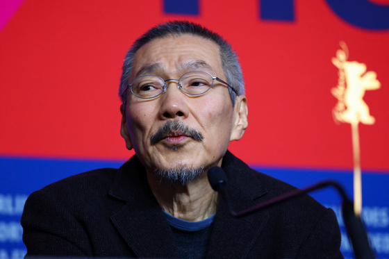 Hong Sang-soo attends a press conference to promote the movie ″What Does that Nature Say to You″ at the 75th Berlinale International Film Festival in Berlin, Germany, on Feb. 20. [REUTERS/YONHAP]