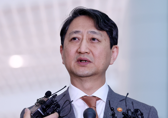 Ahn Duk-geuk, Korea's industry minister speaks to local press on March 30. [NEWS1] 