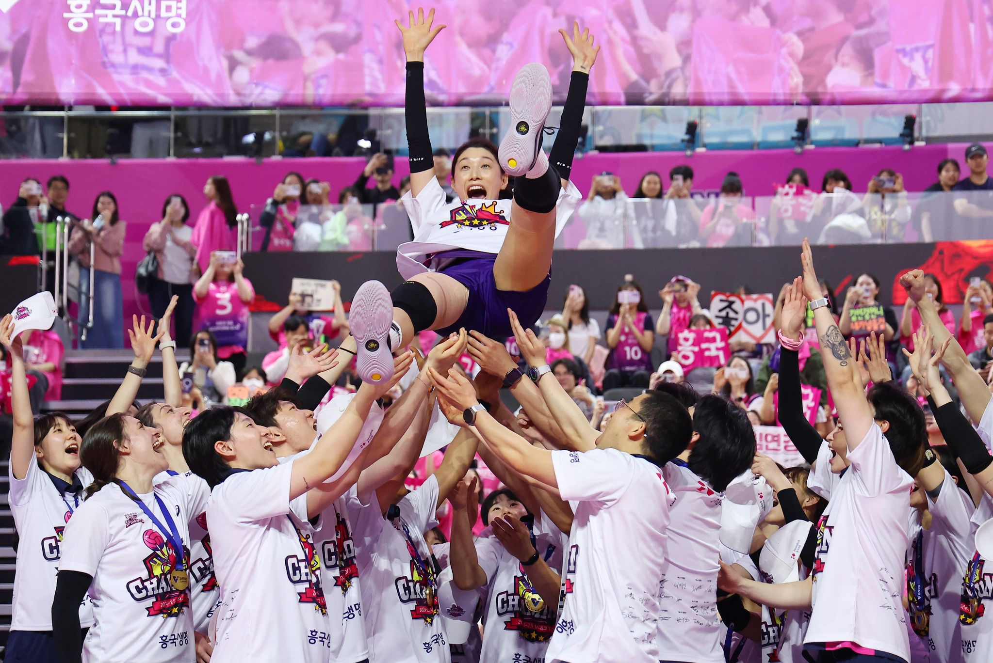 The Heungkuk Life Insurance Pink Spiders toss Kim Yeon-koung into the air after winning the 2024-25 V League Championship at Incheon Samsan World Gymnasium in Incheon on April 8. [YONHAP]