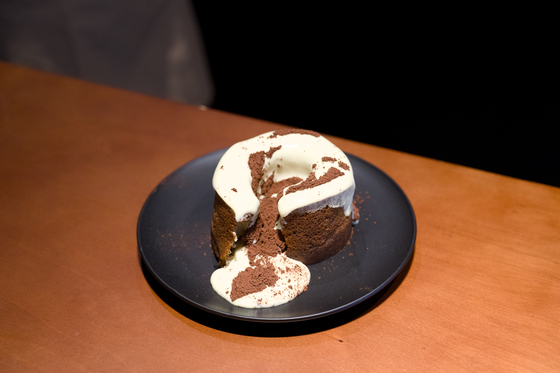 Starbucks Reserve Dosan's melting mascarpone tiramisu [CHO YONG-JUN]