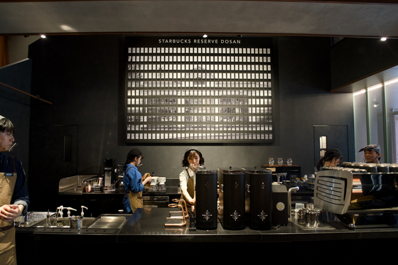 Starbucks Reserve Dosan branch in southern Seoul [CHO YONG-JUN]