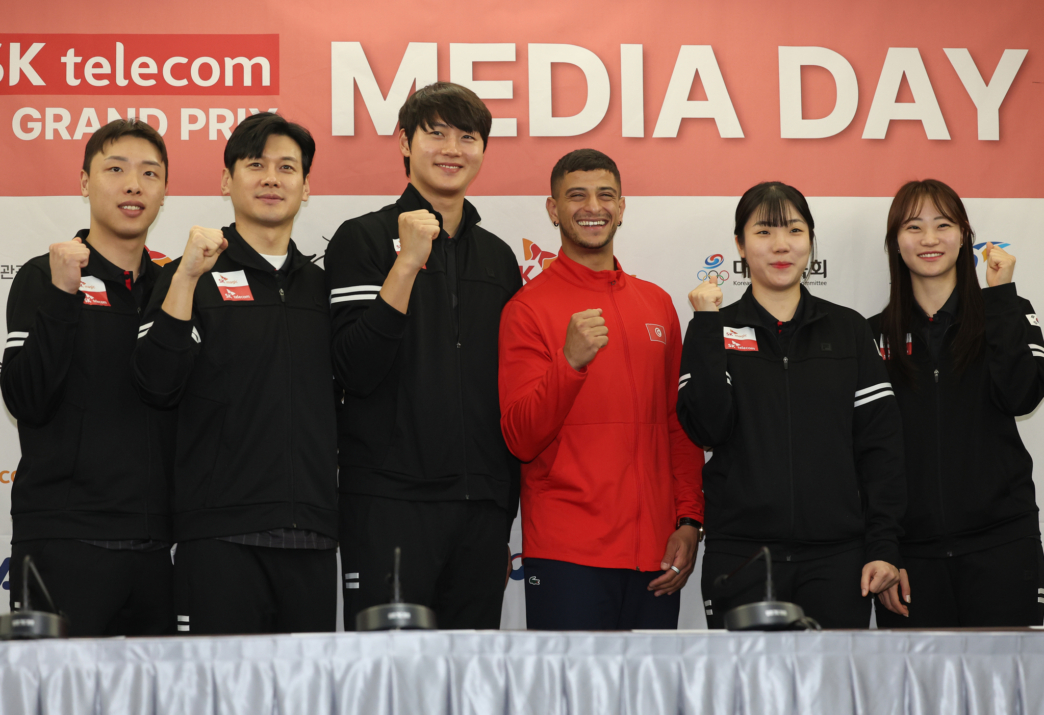 From left: Park Sang-won, Gu Bon-gil, Oh Sang-uk, Fares Ferjani, Jeon Ha-young and Choi Se-bin pose for a photo at a press conference at Olympic Parktel in southern Seoul on April 30. [YONHAP] 