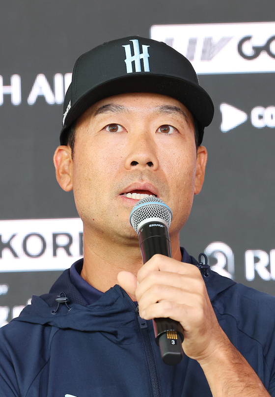Kevin Na of the United States, captain of the Iron Heads Golf Club in LIV Golf, speaks during a press conference ahead of LIV Golf Korea at Jack Nicklaus Golf Club Korea in Incheon on April 30. [YONHAP]