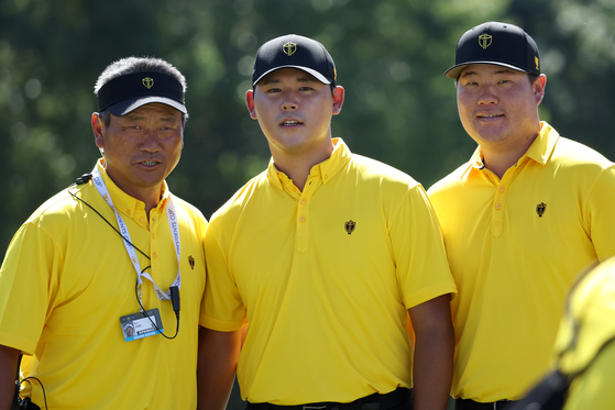 From left: Assistant Captain K.J. Choi of the International Team, Kim Si-woo Kim and Im Sung-jae look on during a practice round prior to the 2022 Presidents Cup at Quail Hollow Country Club in Charlotte, North Carolina on Sept. 21, 2022.  [GETTY IMAGES]