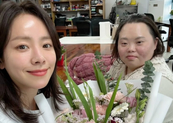 Actor and writer Jeong Eun-hye, right, seen with fellow ″Our Blues″ (2022) actor Han Ji-min [SCREEN CAPTURE]