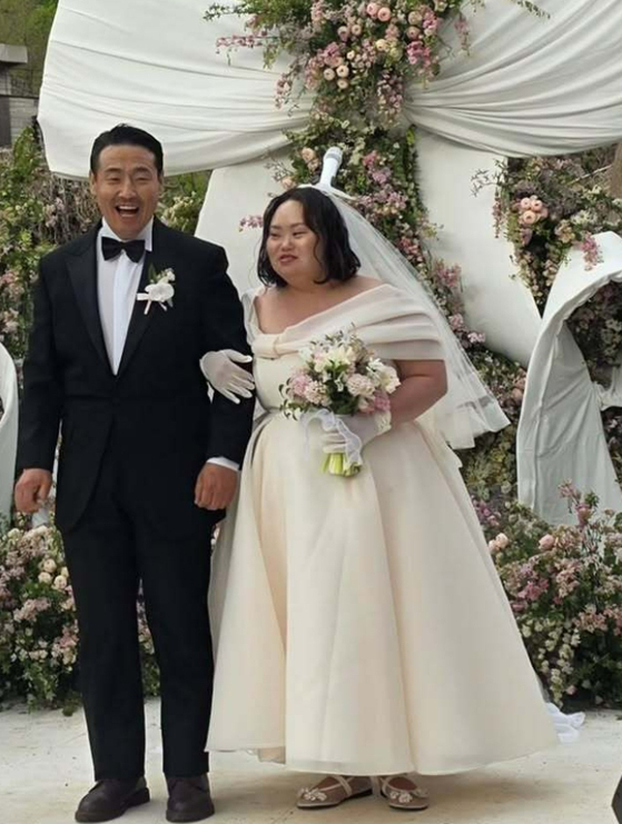 Actor and writer Jeong Eun-hye, known for her role in the 2022 tvN drama ″Our Blues,″ is seen at her wedding held in Yangpyeong County, Gyeonggi, on May 2. [SCREEN CAPTURE]
