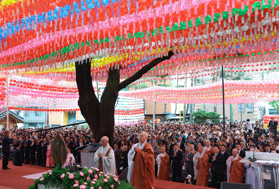 A main ritual to celebrate Buddha's birthday held at Jogye Temple in central Seoul is attended by then President Yoon Suk Yeol, lawmakers, diplomats and others on May 15, 2024. [YONHAP]