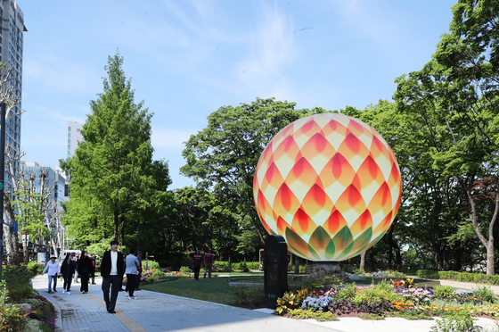 A media art installation called “The Sphere” installed in Songpa District, southern Seoul [SONGPA DISTRICT OFFICE]