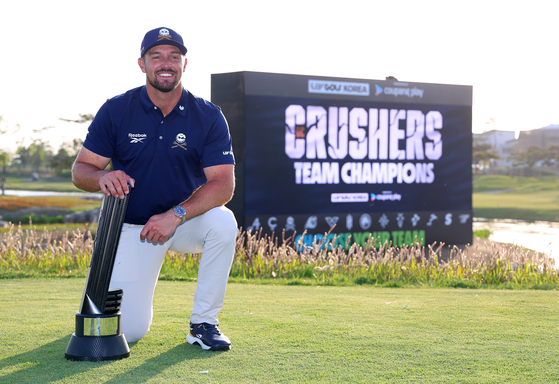 Bryson DeChambeau celebrates after winning LIV Golf Korea at Jack Nicklaus Golf Club Korea in Incheon on May 4. [YONHAP]