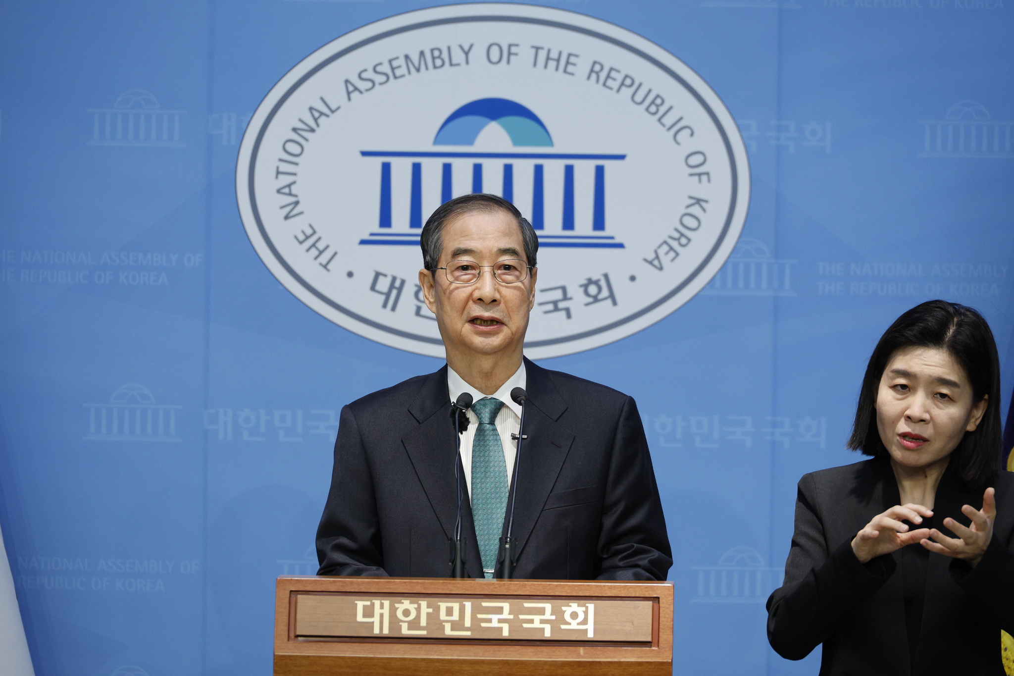 Former Prime Minister Han Duck-soo announces his bid for presidency at the National Assembly building in Yeouido, western Seoul, on May 2 [NEWS1]