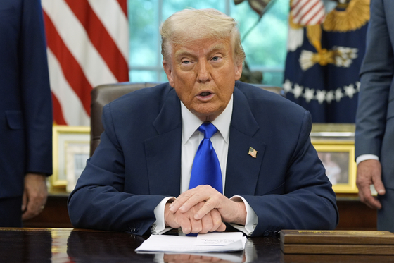 U.S. President Donald Trump speaks with reporters as he signs executive orders and proclamations in the Oval Office of the White House on May 5, 2025, in Washington. [AP/YONHAP]