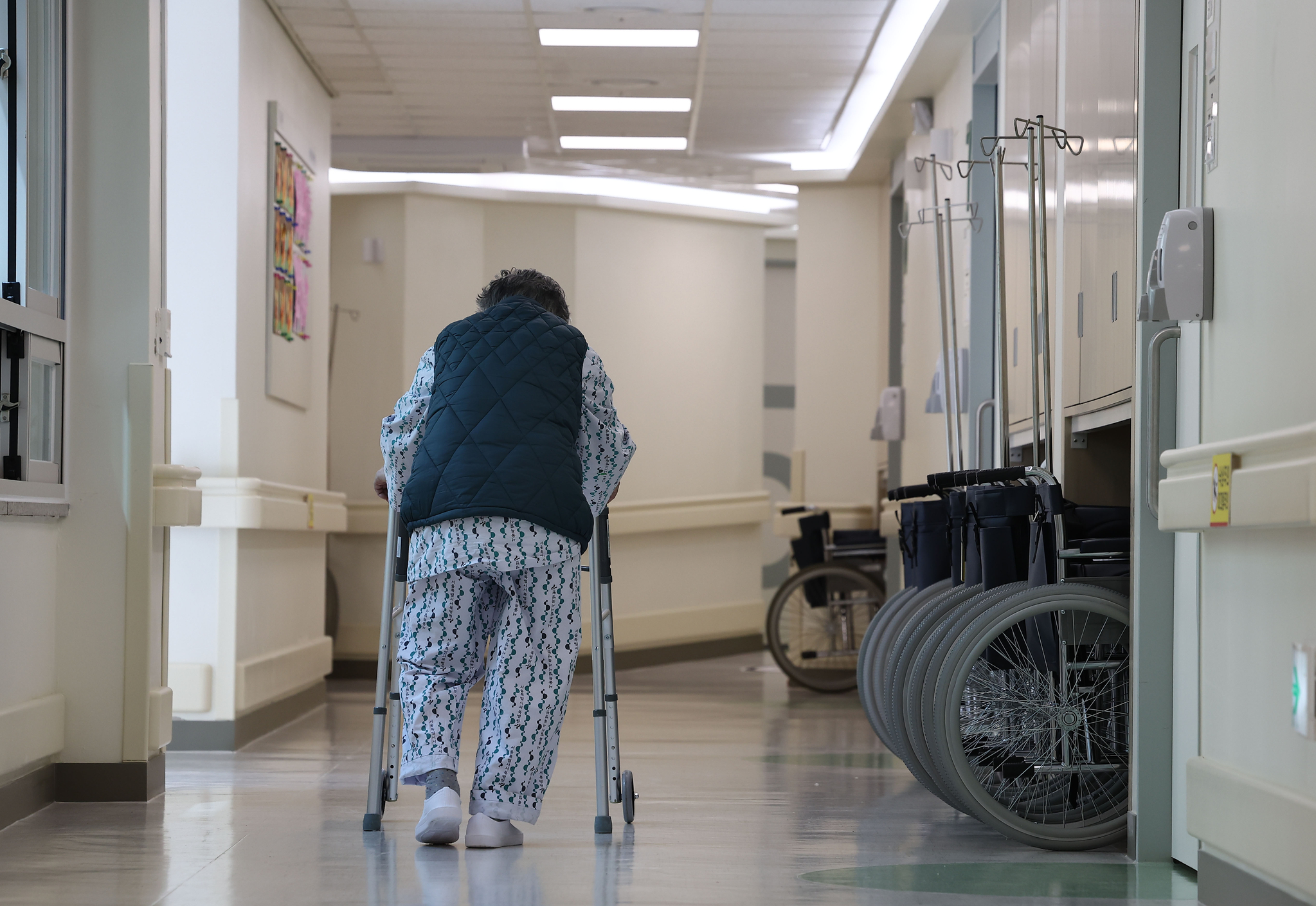 A patient at a hospital in Eunpyeong District, northern Seoul, walks in the hallway on April 4, 2024. [YONHAP]