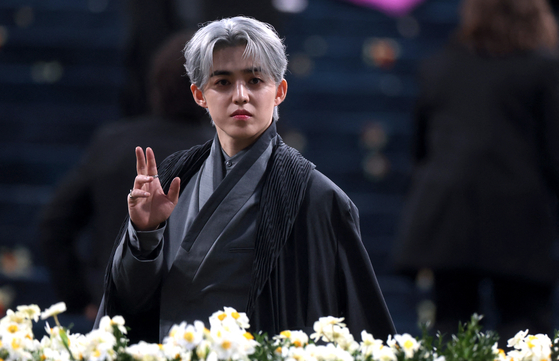 S.Coups poses during the Met Gala, an annual fundraising gala held for the benefit of the Metropolitan Museum of Art's Costume Institute with this year's theme 'Superfine: Tailoring Black Style,' in New York City, New York, U.S., May 5, 2025. [REUTERS/YONHAP]