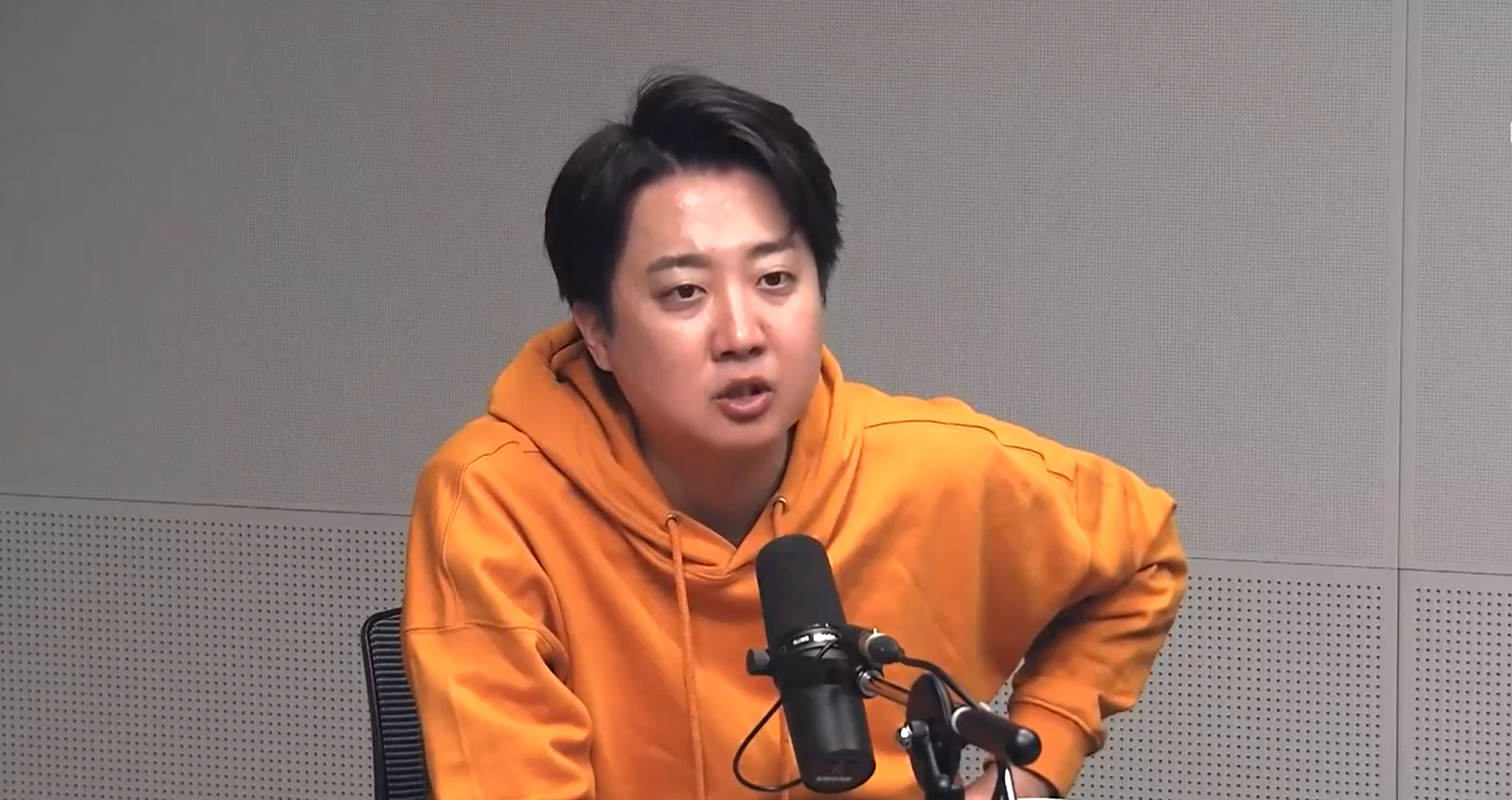  Reform Party leader and former People Power Party leader Lee Jun-seok speaks during his appearance on a CBS radio show on April 11, a day after the April 10 general election. [JOONGANG ILBO]