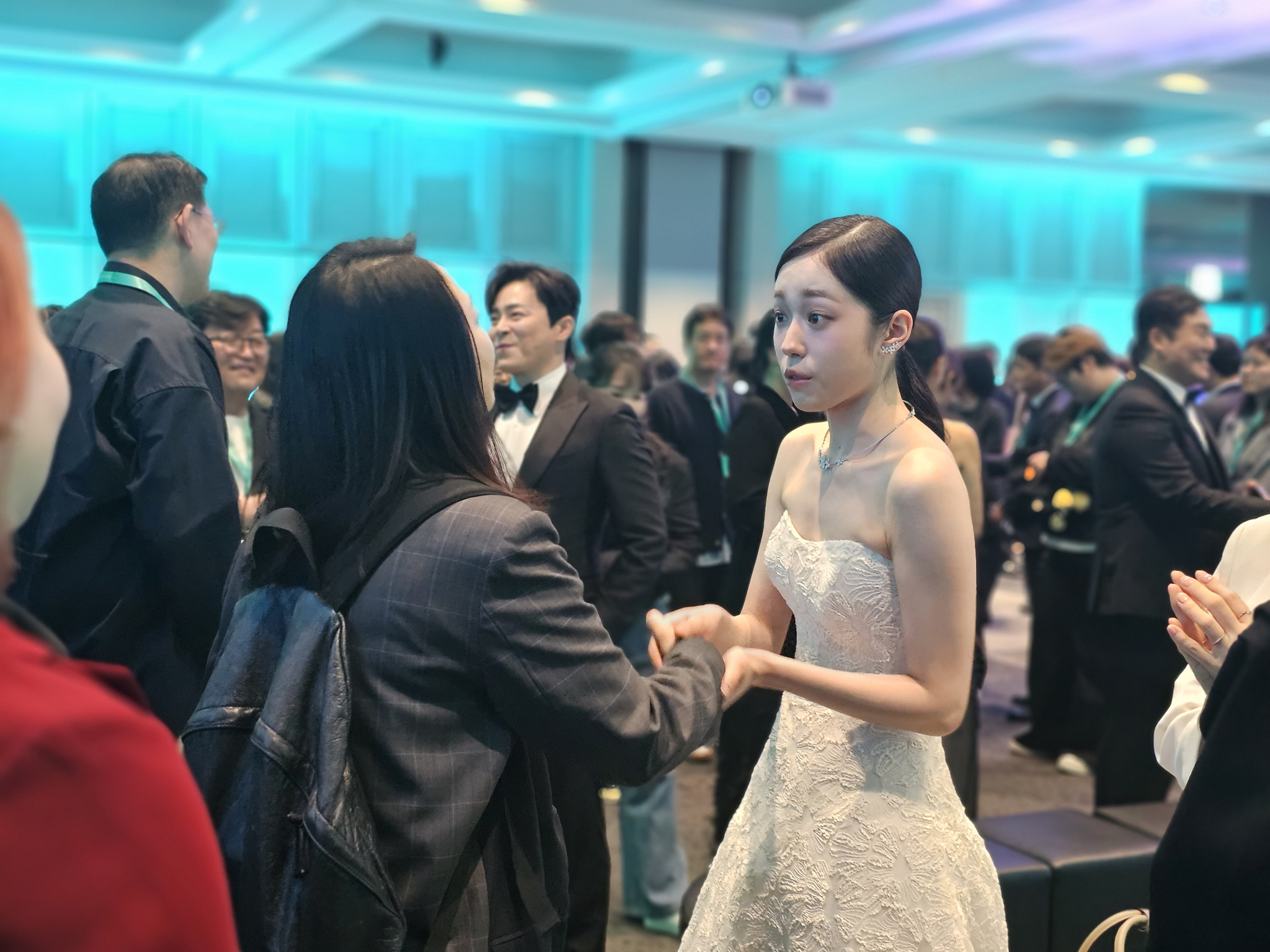 Actor Roh Yoon-seo, right, with actor Cho Jung-seok seen in the back, during a welcome reception ahead of the 61st Baeksang Arts Awards held at Coex in Gangnam District, southern Seoul, on May 5. [SHIN HA-NEE]