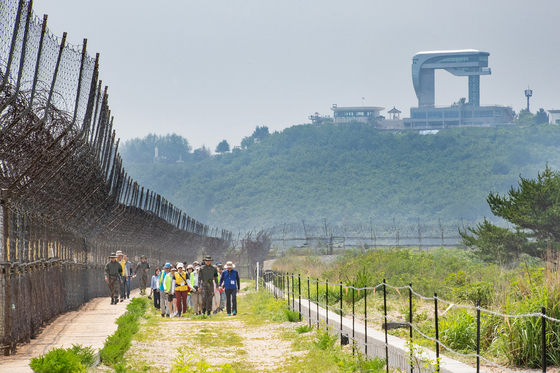 Visitors take part in the DMZ Peace Trail program in Goseong, Gangwon. [GOSEONG COUNTY]