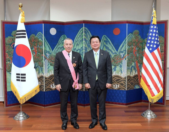 Former U.S. Ambassador to South Korea Philip Goldberg, left, poses for a photo with South Korean Ambassador to the United States Cho Hyun-dong at the South Korean Embassy in Washington on May 6, 2025, after being awarded the Gwanghwa Medal, the highest honor in the Order of Diplomatic Service Merit, for his contribution to South Korea-U.S. relations. [YONHAP]