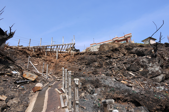 Ddagaebi Village in Yeongdeok County, North Gyeongsang, shows the devastating aftermath of a wildfire on April 9. [YONHAP]