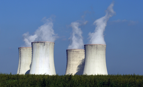 Four of the cooling towers of the Dukovany nuclear power plant rise high above the natural surroundings of Dukovany, the Czech Republic, on Sept. 27, 2011. [AP/YONHAP]