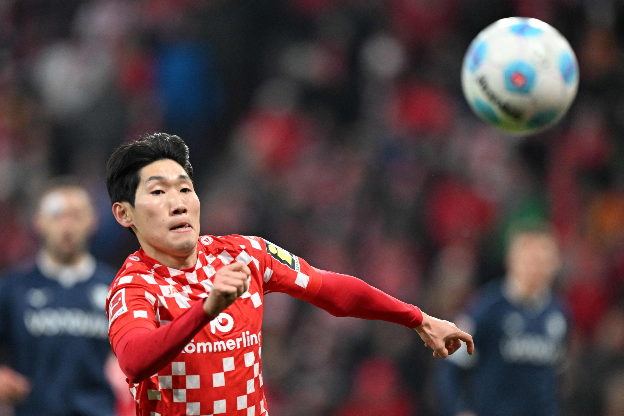 Mainz midfielder Hong Hyun-seok during the Bundesliga match against VfL Bochum in Mainz, Germany, on Jan. 11. [AFP/YONHAP] 