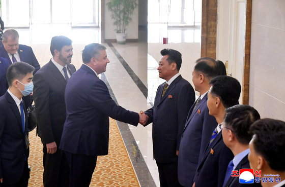 A Belarusian government delegation led by Deputy Prime Minister Yuri Shuleiko arrived in Pyongyang on May 6 to attend the third meeting of the DPRK-Belarus Intergovernmental Commission for Trade and Economic Cooperation, North Korea’s state-run Korean Central News Agency reported Tuesday. [YONHAP] 