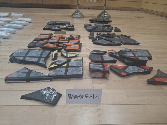 Ceramic pieces seized from a foreign drug syndicate member by Gwangjin Police Precinct in eastern Seoul [JOONGANG ILBO]