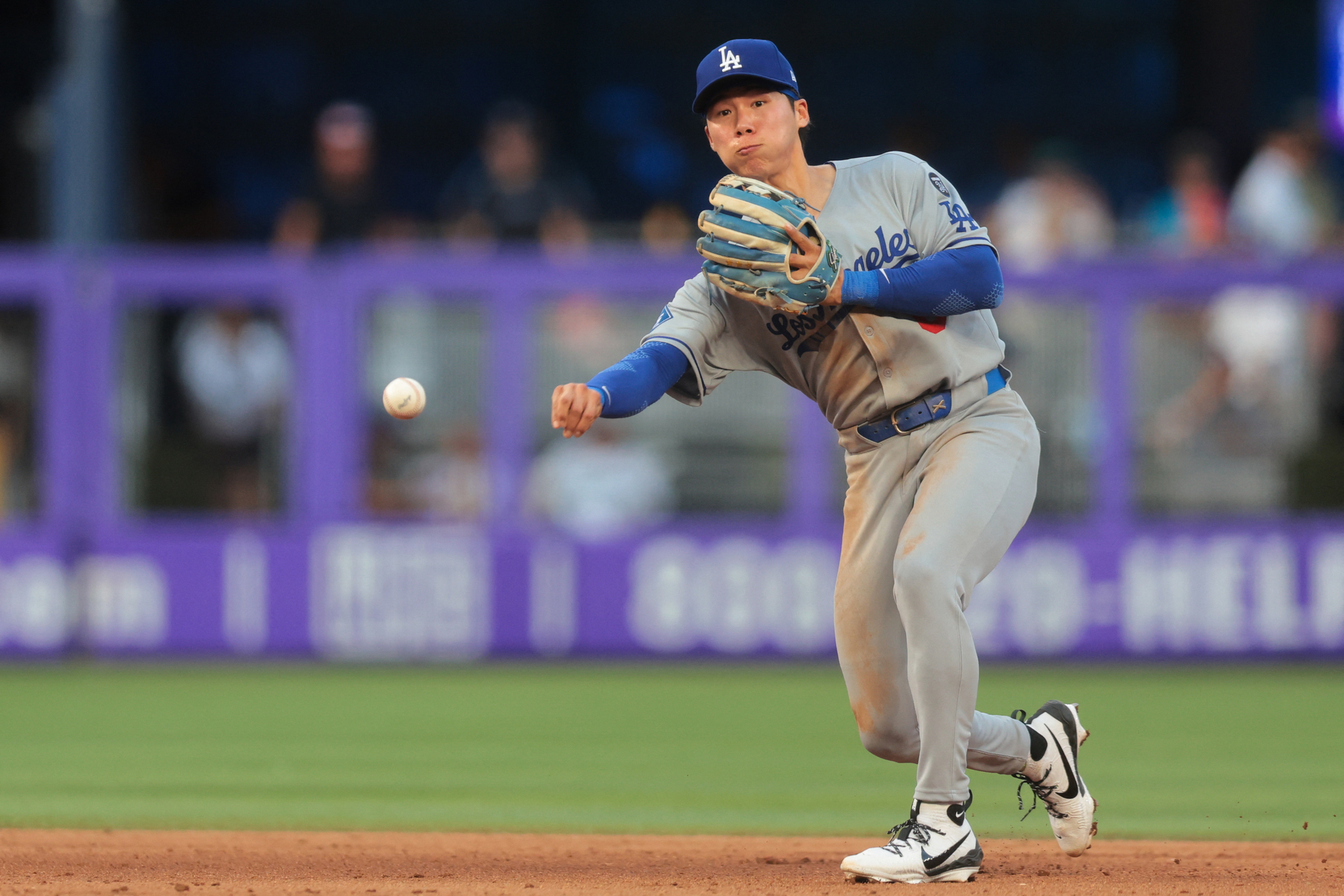Los Angeles Dodgers second baseman Kim Hye-seong throws to first base to retire Miami Marlins left fielder Javier Sanoja at loanDepot Park in Miami, Florida, United States, on May 5. [REUTERS/YONHAP]
