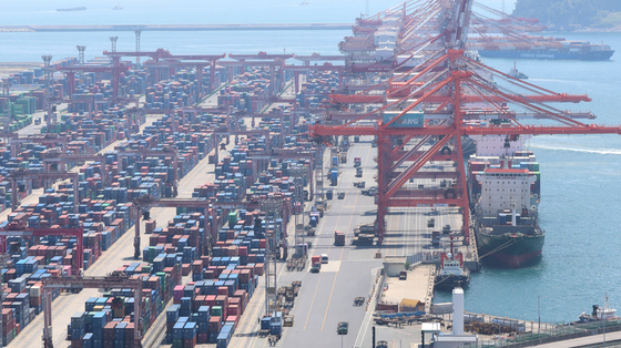 Containers are stacked at Busan Port on April 30. [YONHAP] 