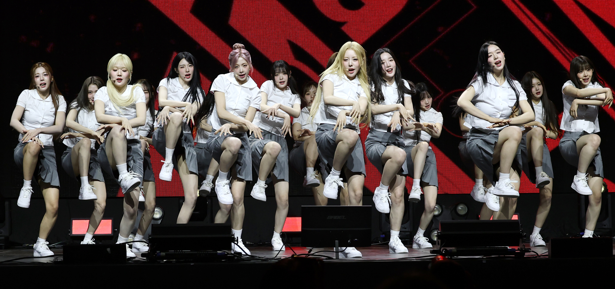 Girl group tripleS performs “Are You Alive” during a showcase at Blue Square in central Seoul for the release of its second full-length album, “Assemble25,” on May 12. [NEWS1]