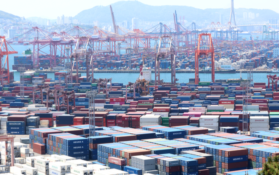 Shipping containers are stacked at Busan Port on April 30. [YONHAP] 