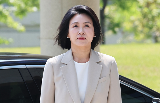 Kim Hye-kyung, wife of Democratic Party presidential candidate Lee Jae-myung, appears at the Suwon High Court in Suwon, Gyeonggi, on May 12. [YONHAP]