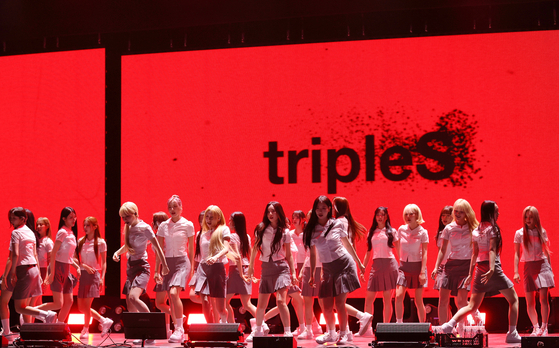 Girl group tripleS performs “Are You Alive” during a showcase at Blue Square in central Seoul for the release of its second full-length album, “Assemble25,” on May 12. [YONHAP]