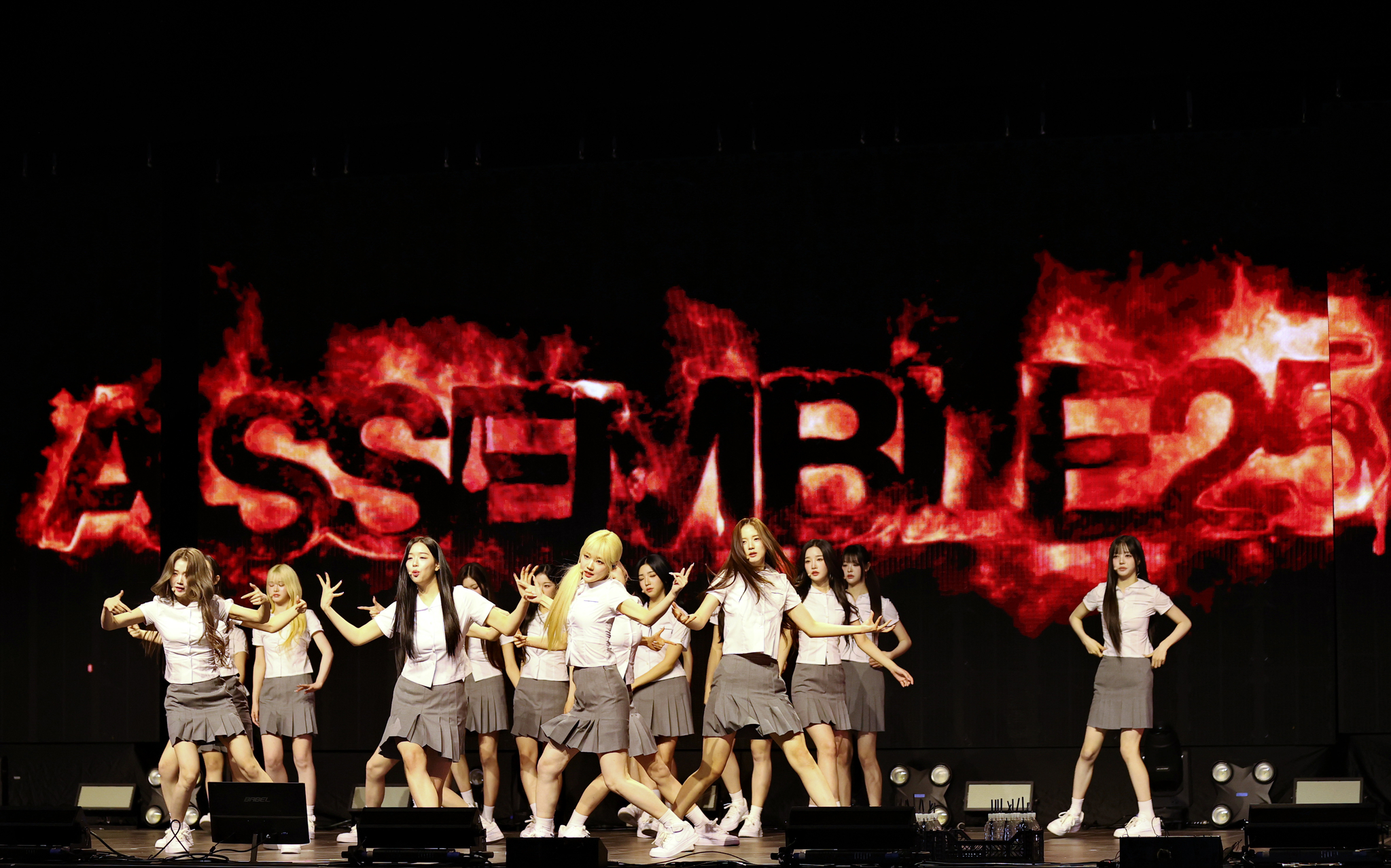 Girl group tripleS performs “Are You Alive” during a showcase at Blue Square in central Seoul for the release of its second full-length album, “Assemble25,” on May 12. [YONHAP]